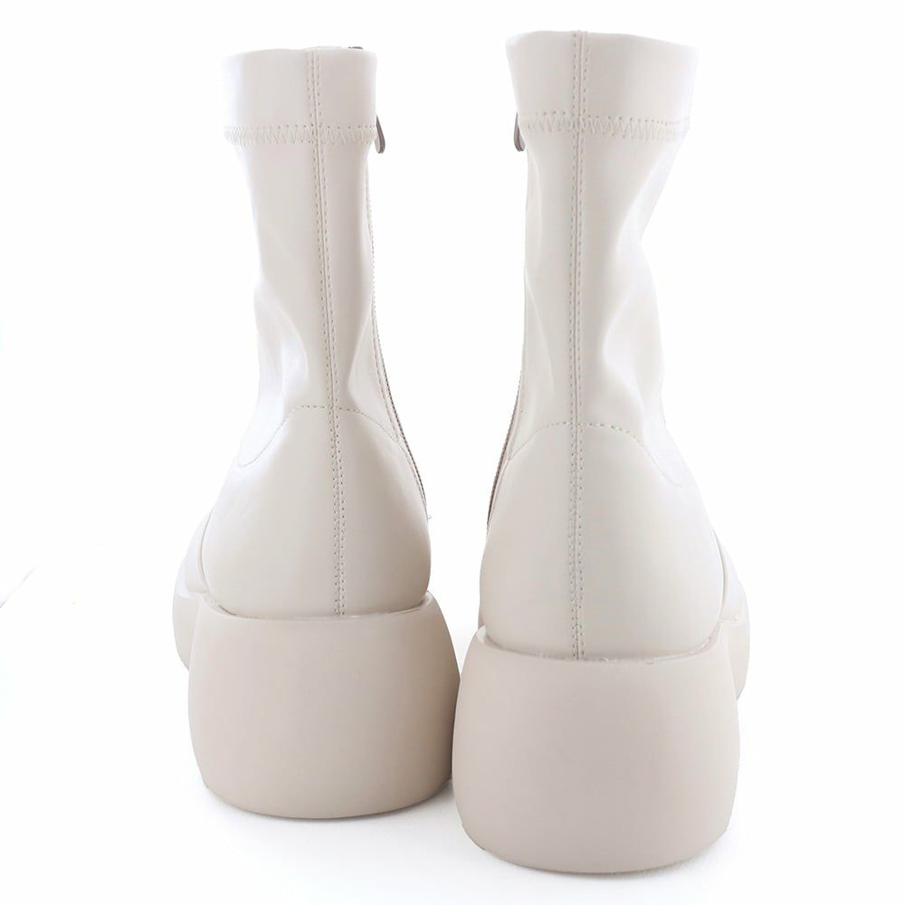 モールドソールで履き心地も◎　1日履いていられる快適さです