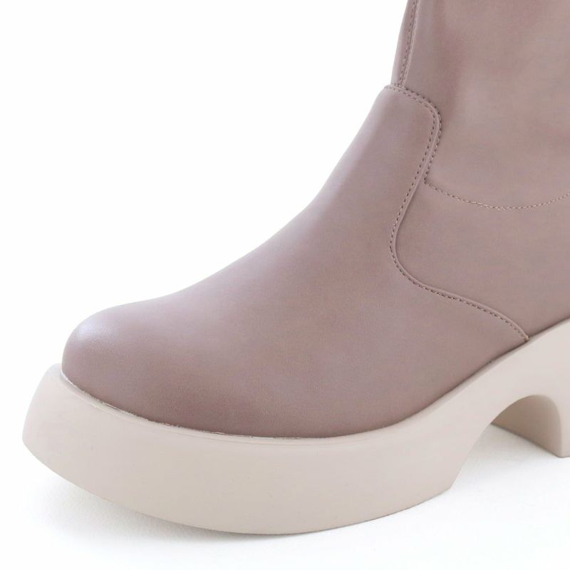 ぽってりとしたトゥライン。ほんのりレトロなオブリークトゥ