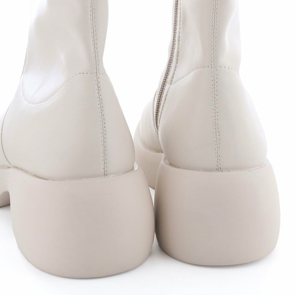 丸みのあるソールもポイント。ころんとしたフォルムがかわいい