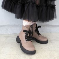 ダークベージュ