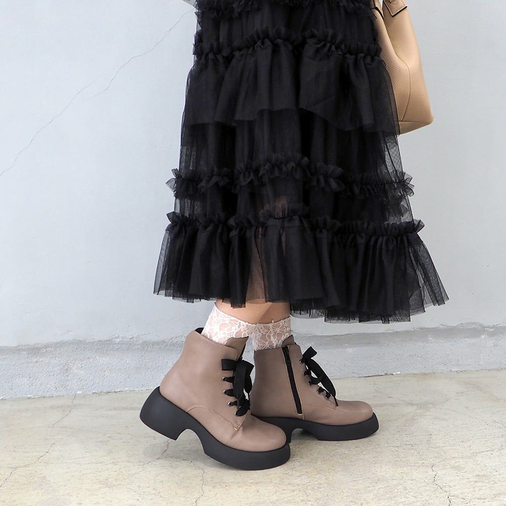 ダークベージュ