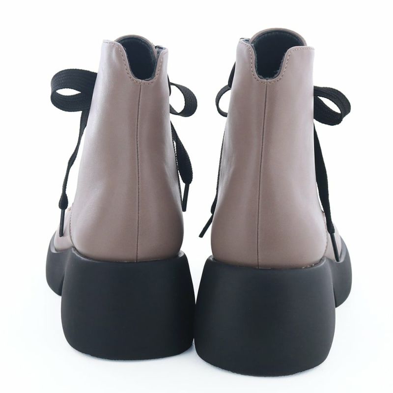 ボリュームソールでしっかりスタイルアップも叶います