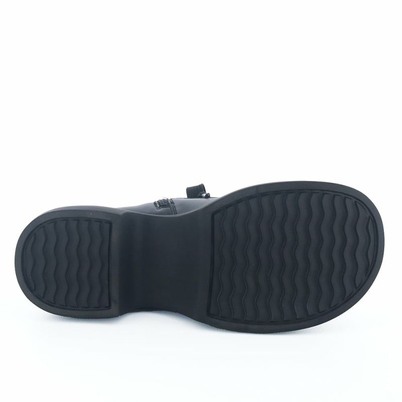 ソール全体に厚みがあり傾斜は3.0cmほど