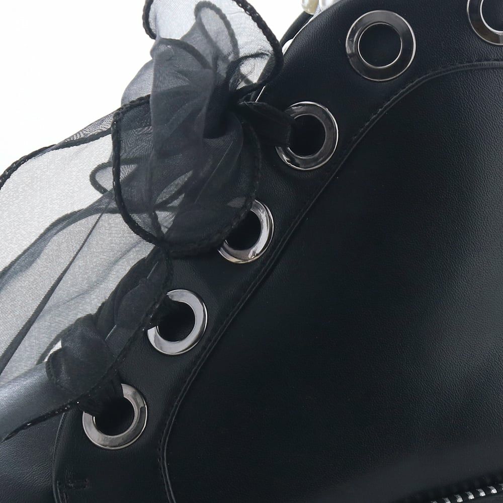 大きなリング状のハトメもポイントです