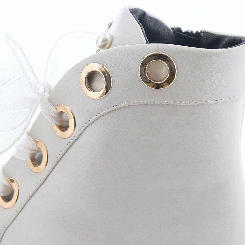 オフホワイトのハトメはゴールドに