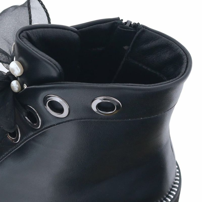 擦れやすい履き口周りはクッションを厚めに