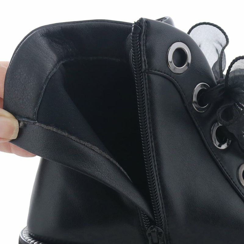 肌が触れる裏地はスポンジ入り生地でふっくら