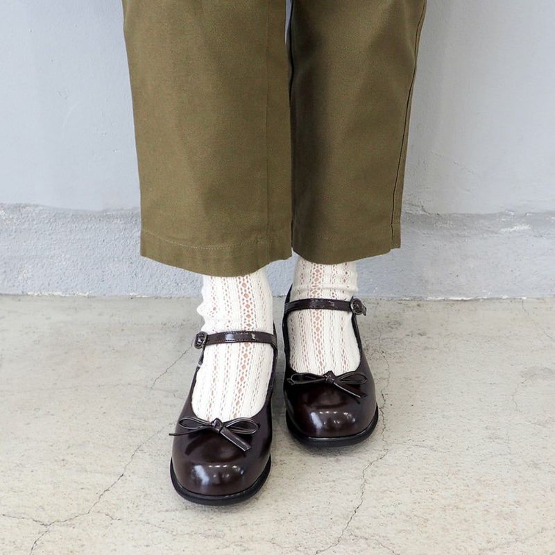 ダークブラウン