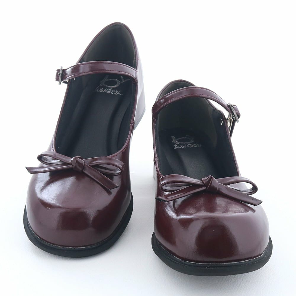 バレエコアのムードをまとったフェミニンなメリージェーン