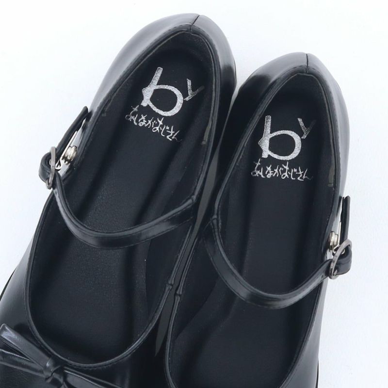 インソールは厚めのクッションでふかふかの履き心地