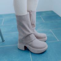 ピンクベージュ