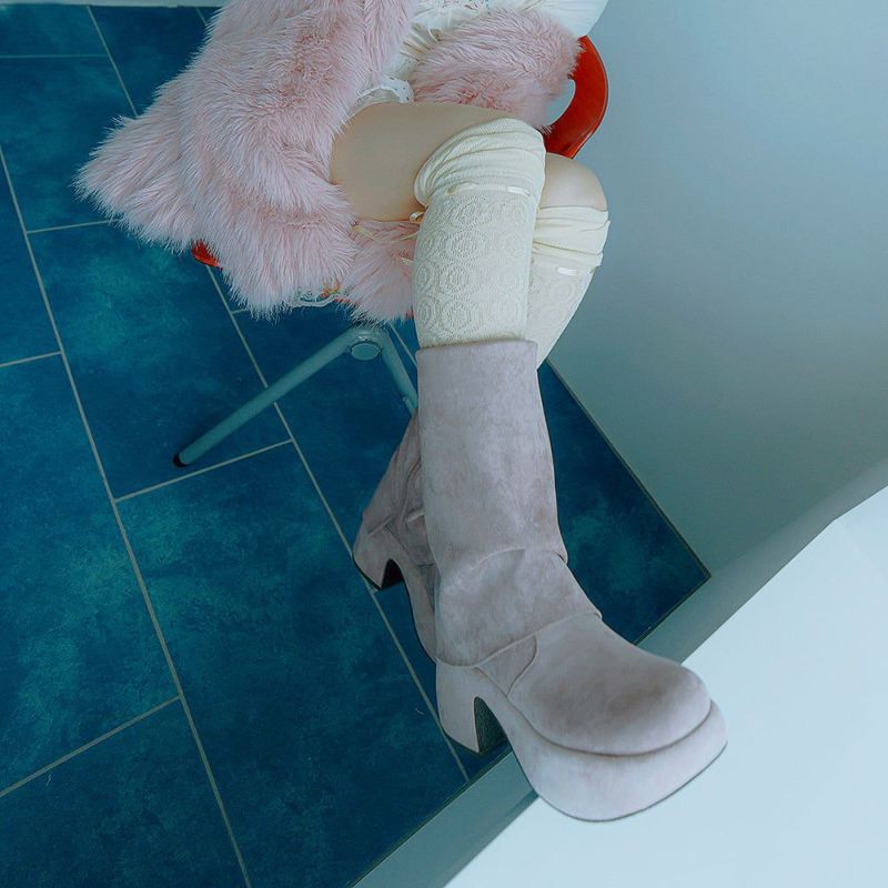 ピンクベージュ