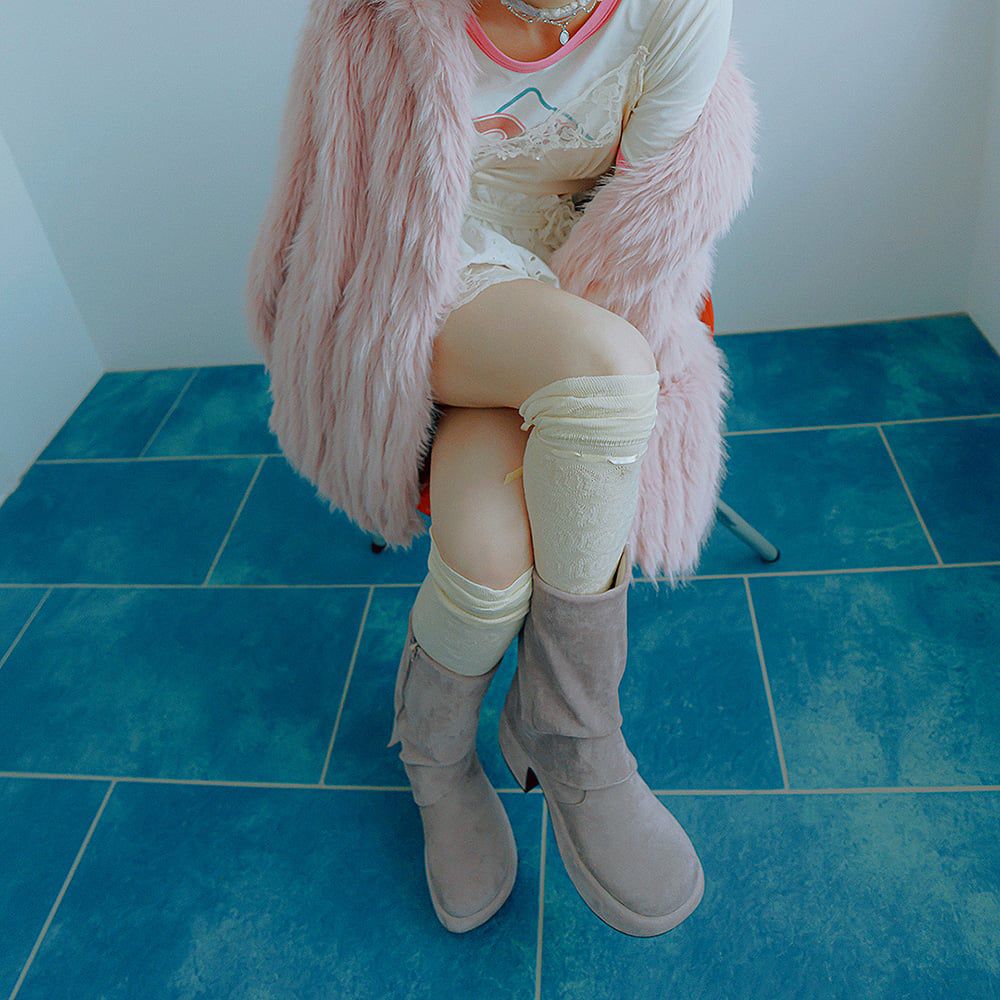 ピンクベージュ