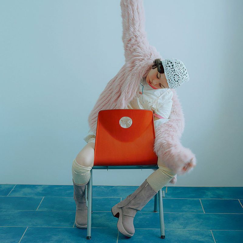 ピンクベージュ