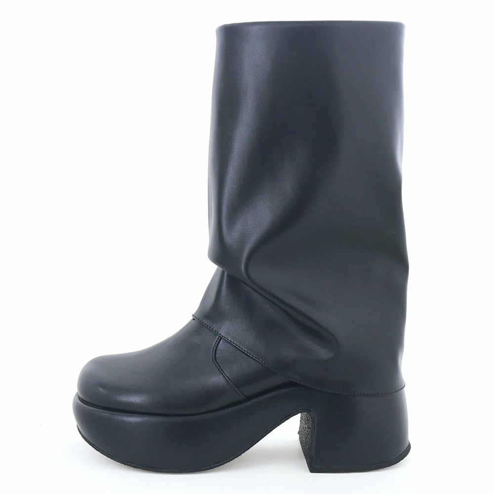 人気のおでこストラップパンプスからブーツが登場