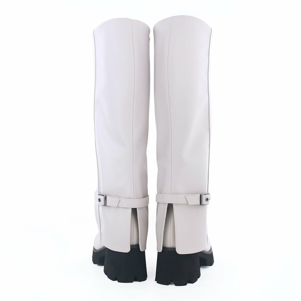 ゆったりシルエットで脚のラインを拾わずに美脚が叶う一足です