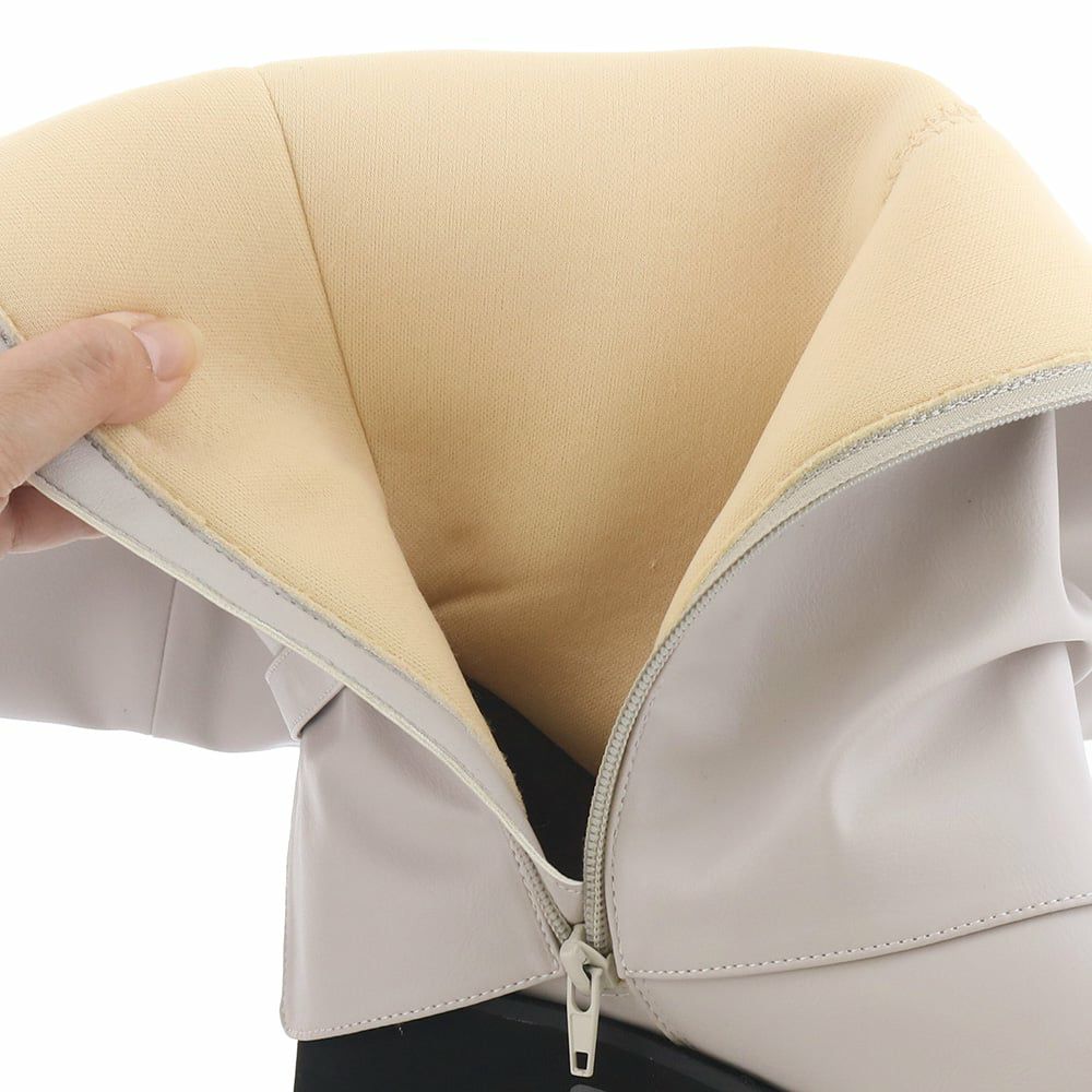 裏地はスポンジ入りのふっくら生地で足あたりがソフトです