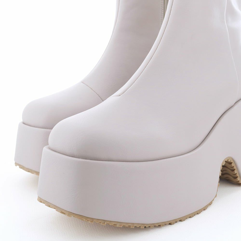 9.5cmのビッグソールで別人級のスタイルに