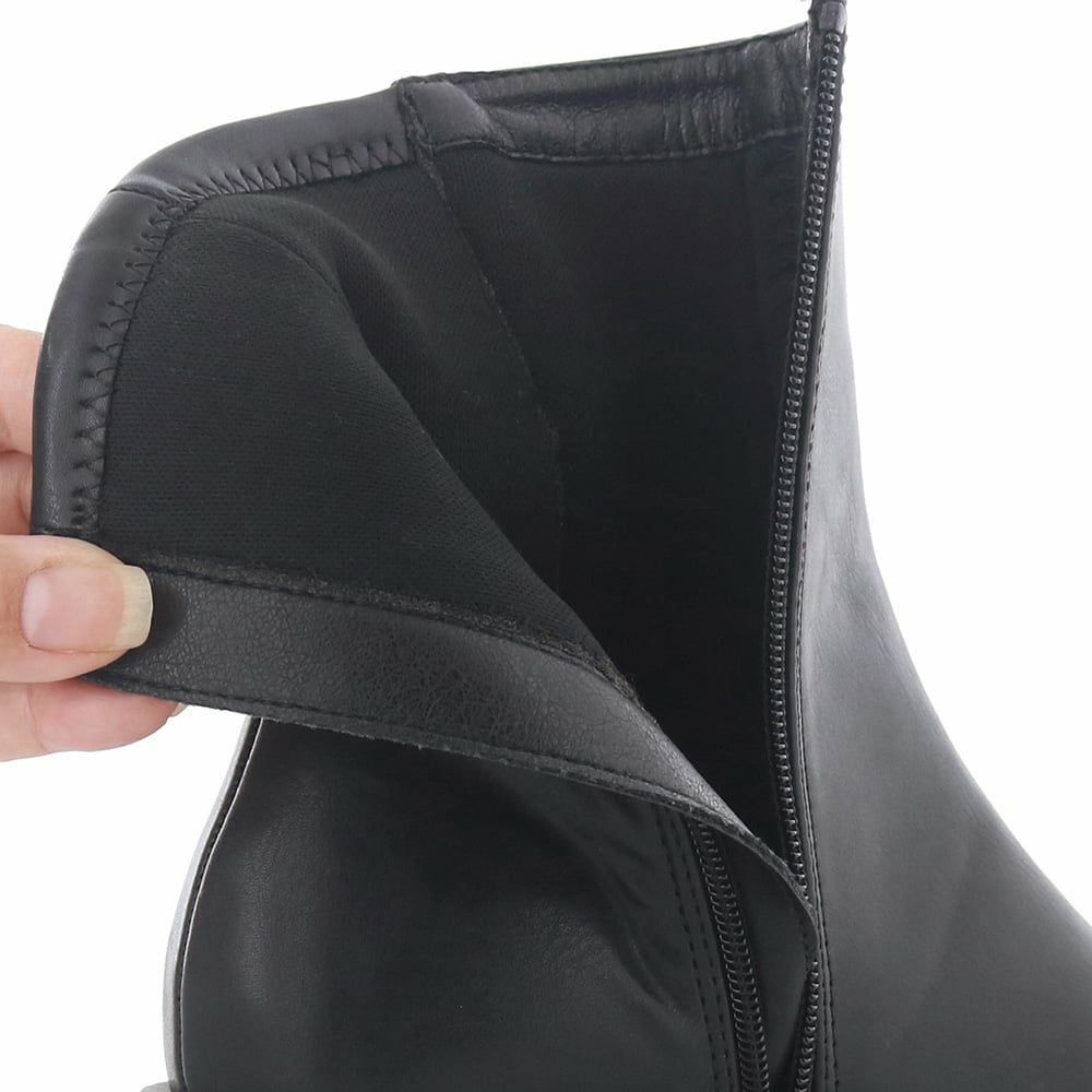 裏地はスポンジ入りのふっくら生地