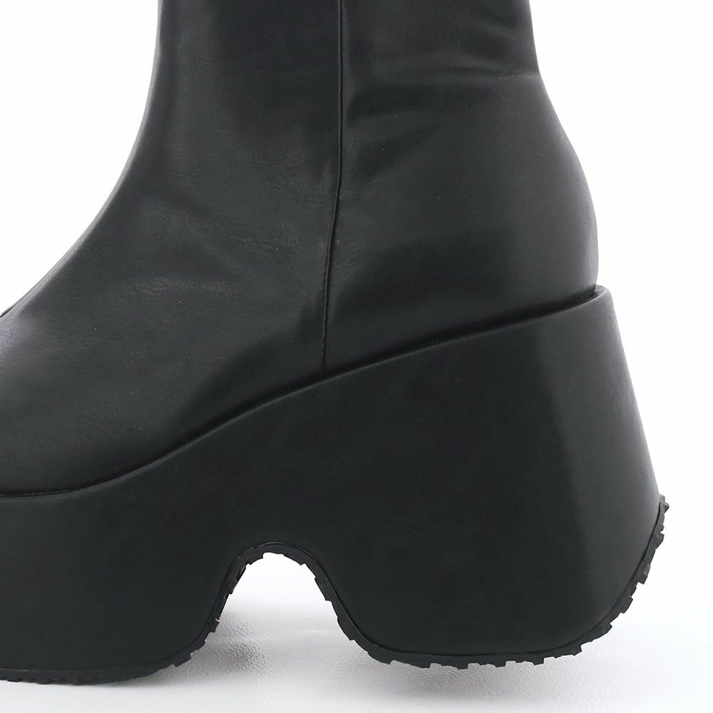 ヒールの高さ：約9.5cm