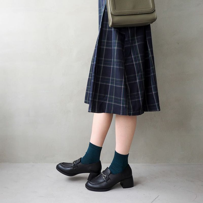 ブラック
