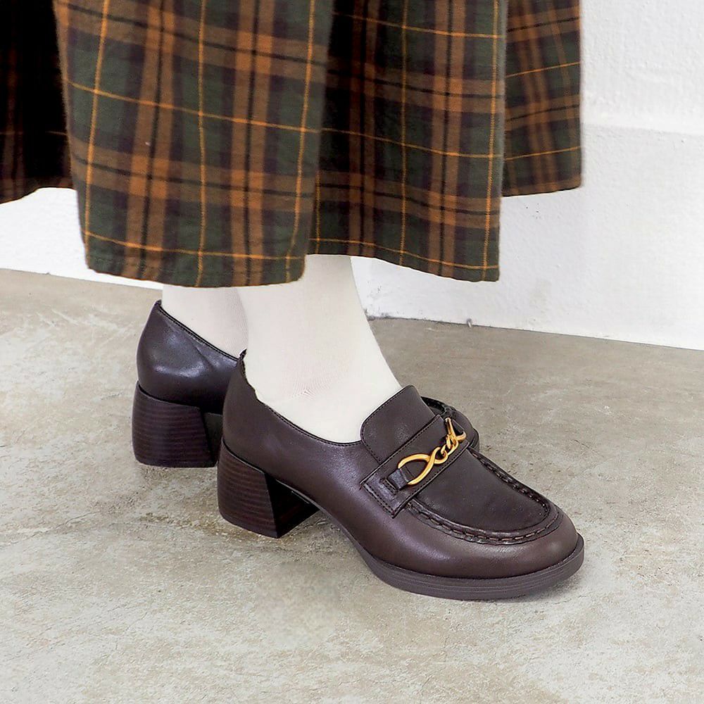 ダークブラウン