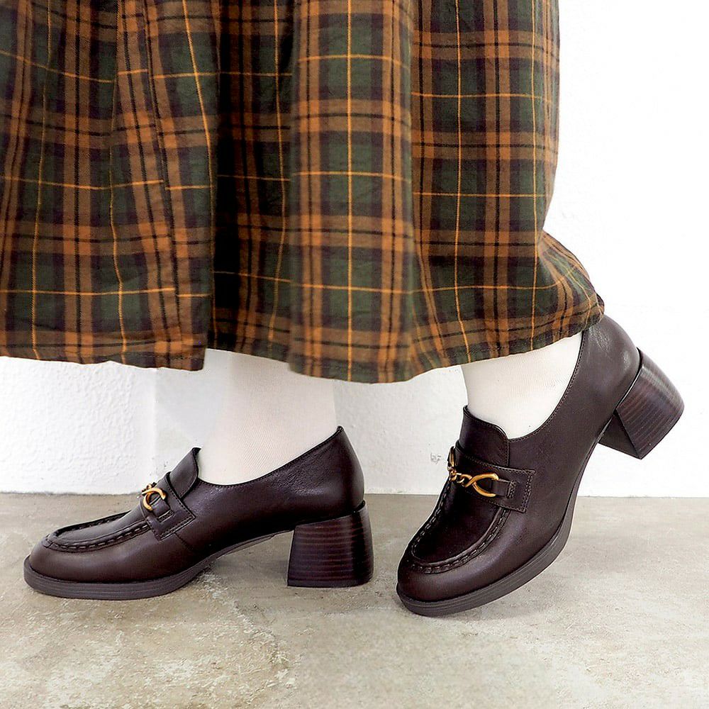 ダークブラウン