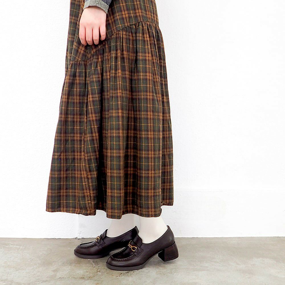 ダークブラウン