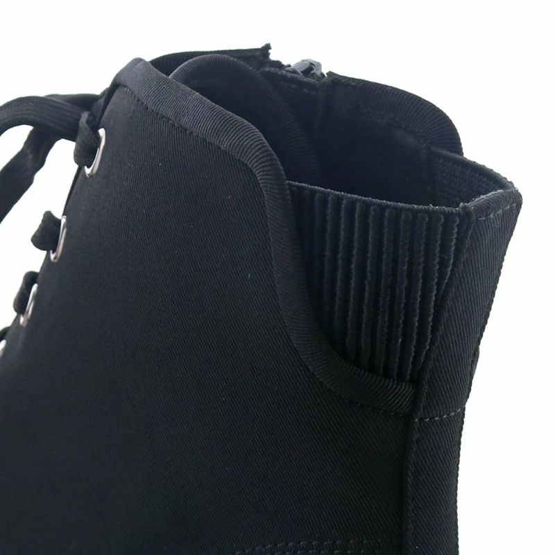 デザインのアクセントにもなっている履き口ゴム