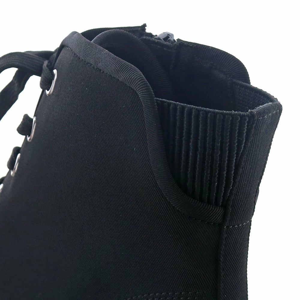 デザインのアクセントにもなっている履き口ゴム