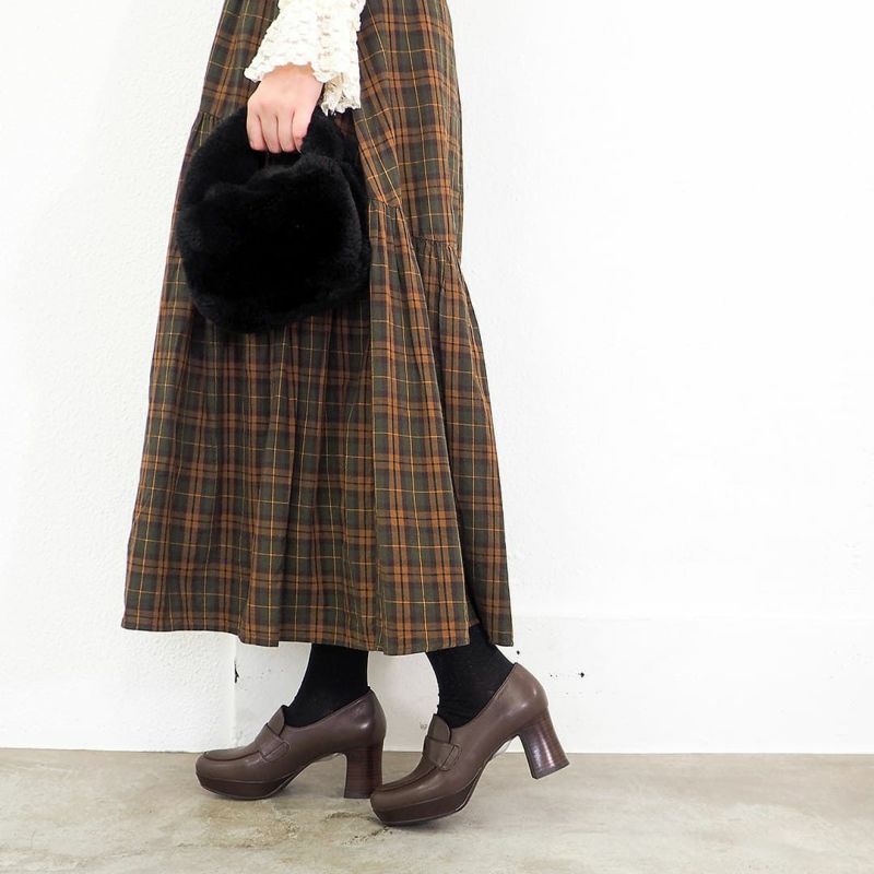 ダークブラウン