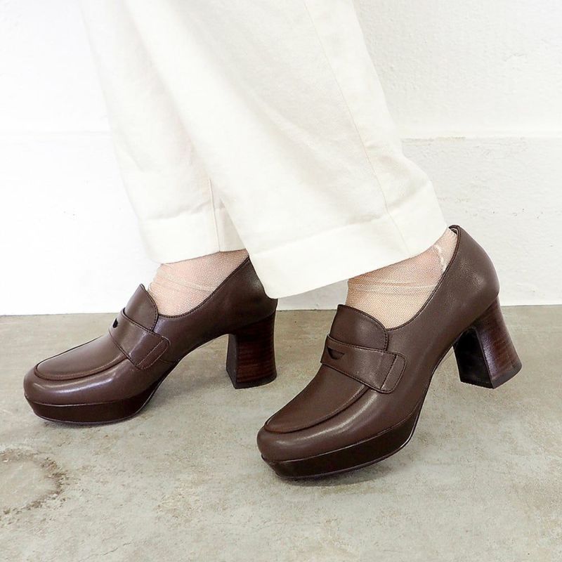 ダークブラウン