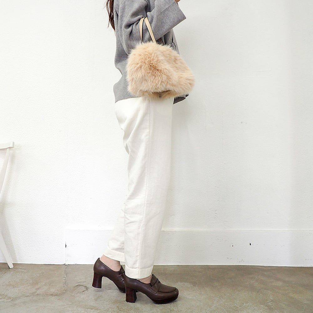 ダークブラウン