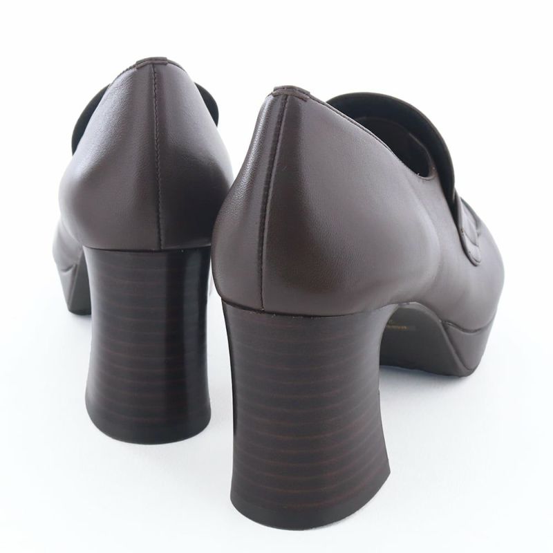 太く安定感あるフレアヒールはヒール初心者さんにもおすすめ