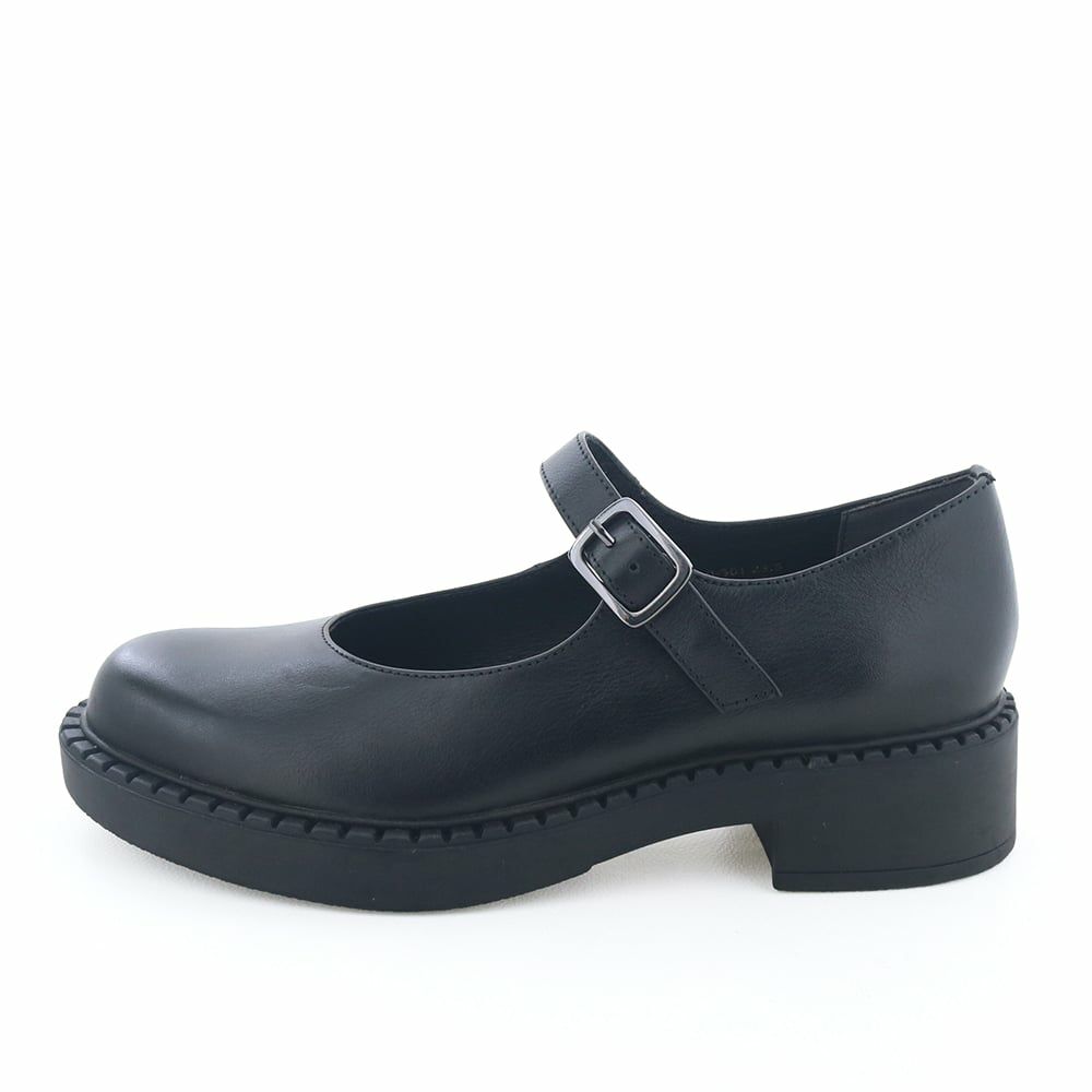 ほんのりモードな佇まいのメリージェーン