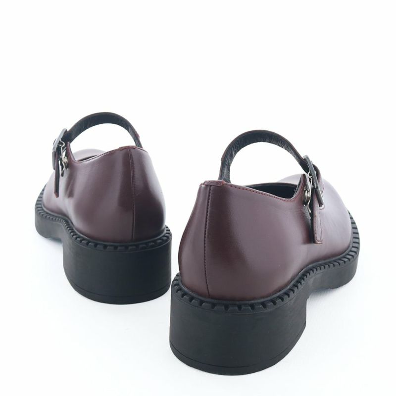 モールドソールで歩きやすくデイリーユースに最適です