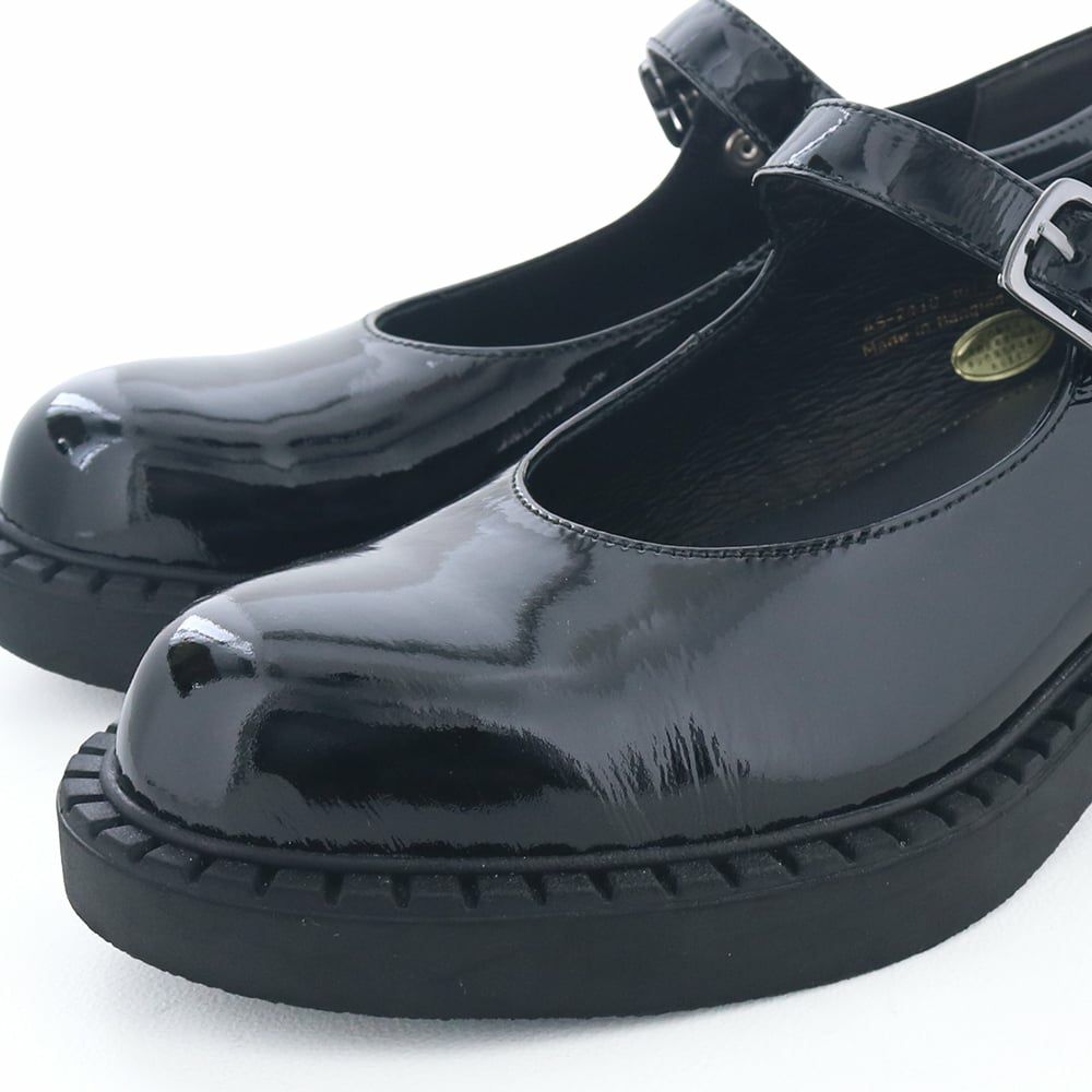 グッと張り出したコバで存在感たっぷり