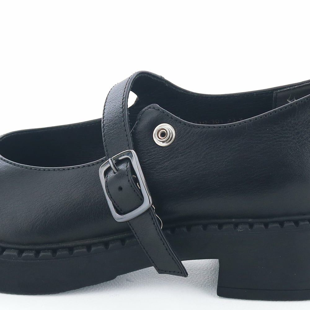 ストラップはスナップ式で着脱しやすい