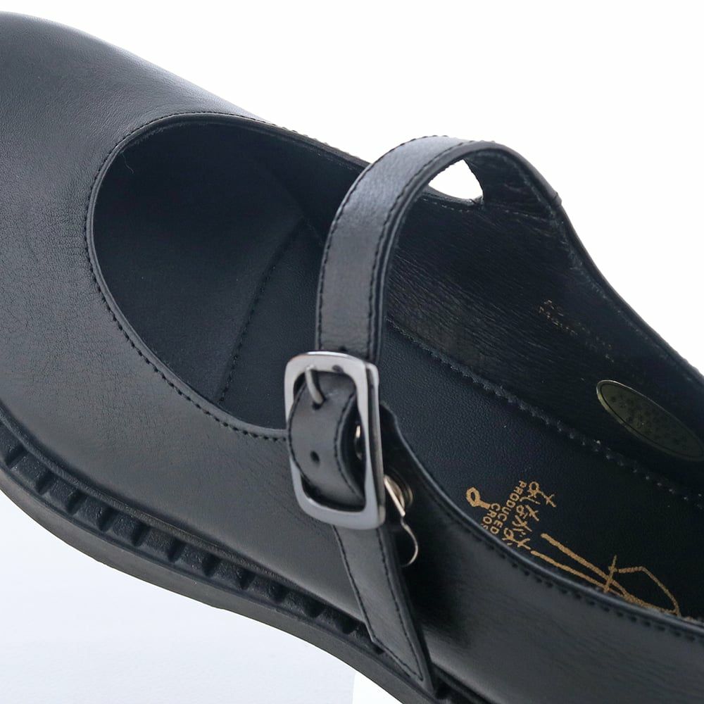 クッションインソールでふわふわの履き心地。また抗菌防臭機能付きです