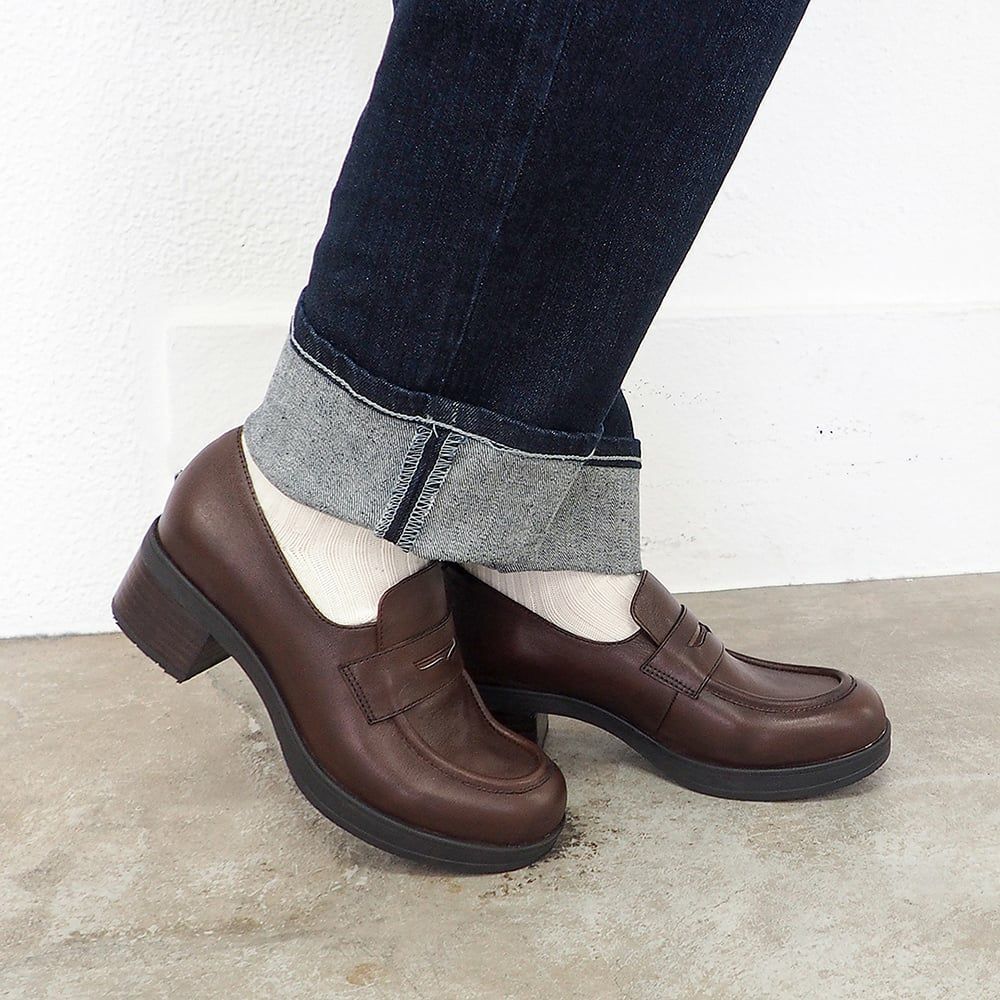 ダークブラウン