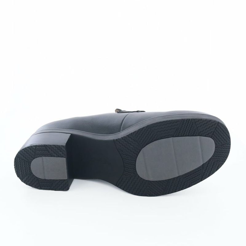 防滑ソールで滑りやすい地面も安心です