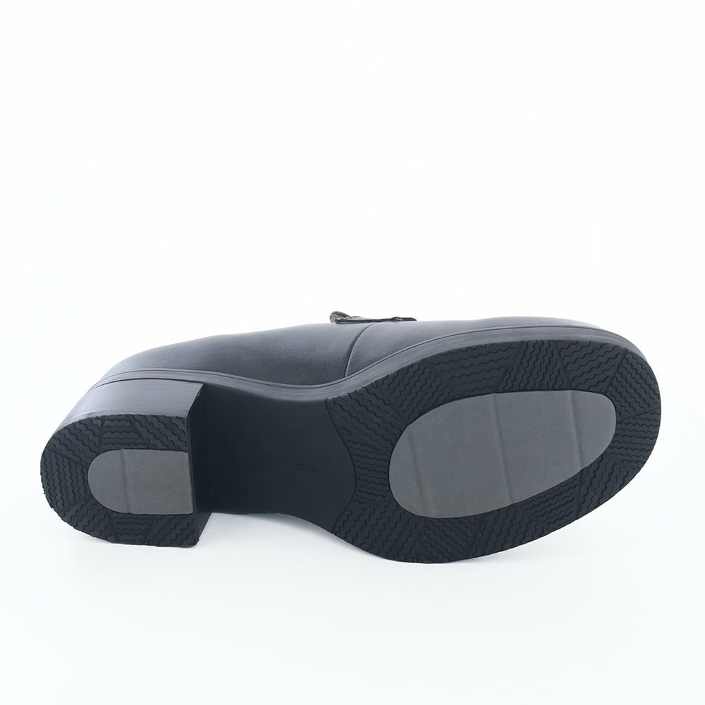 防滑ソールで滑りやすい地面も安心です