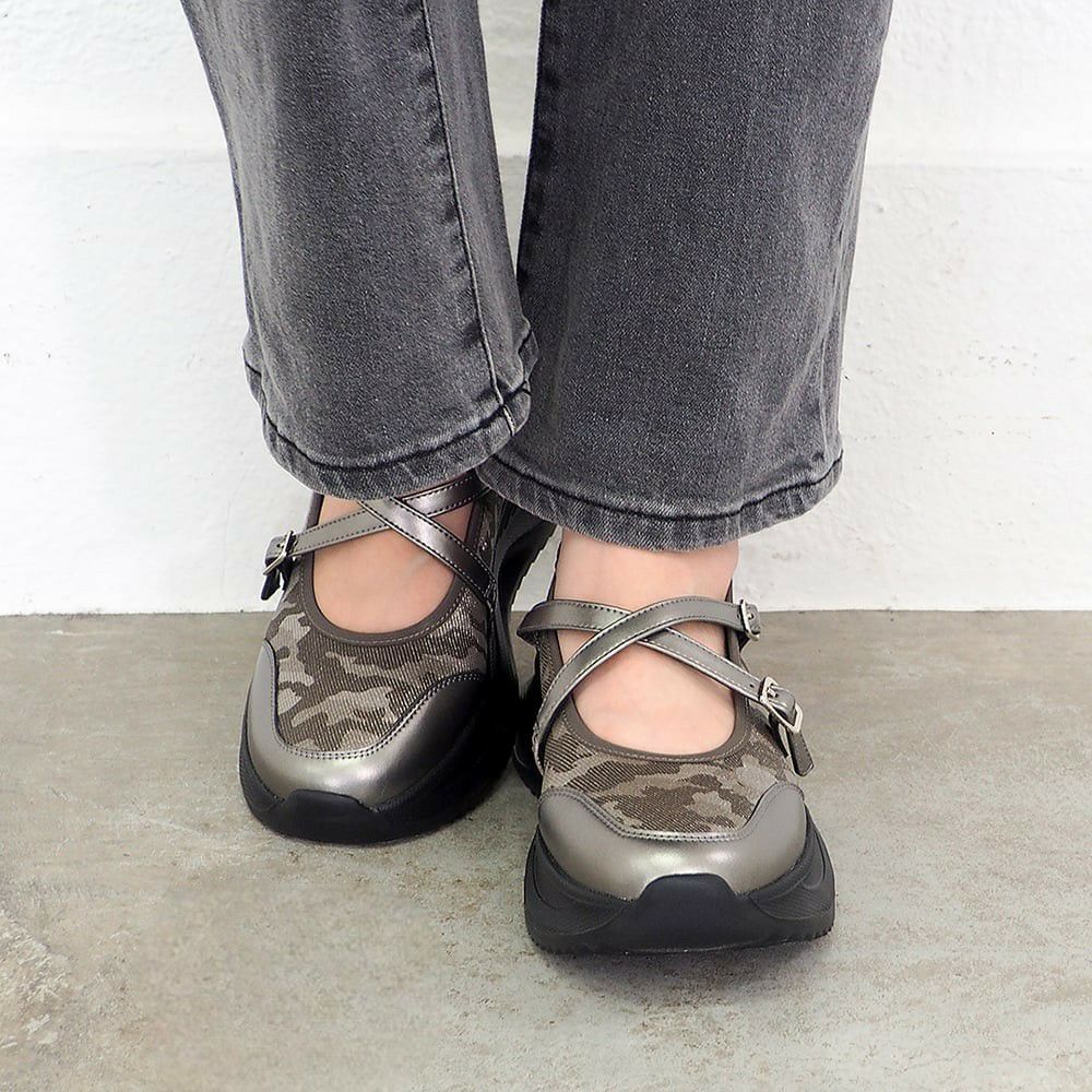 ガンメタリック