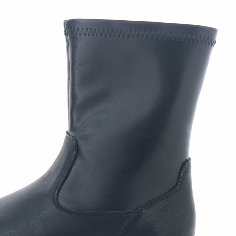 シャフトはしなやかなストレッチ素材を使用