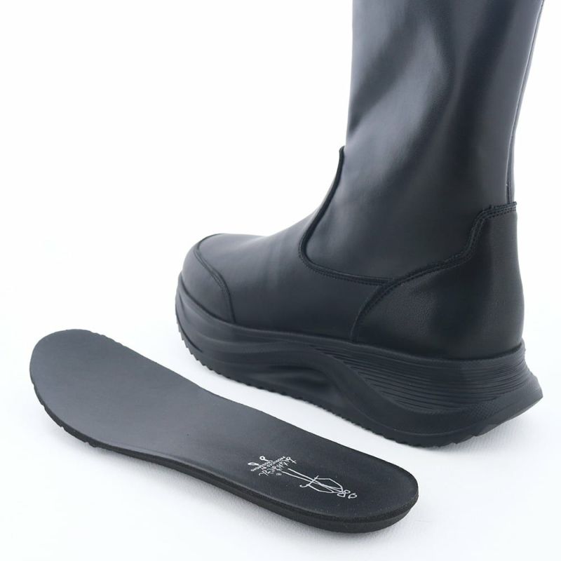 インソールはカップインソールになっています