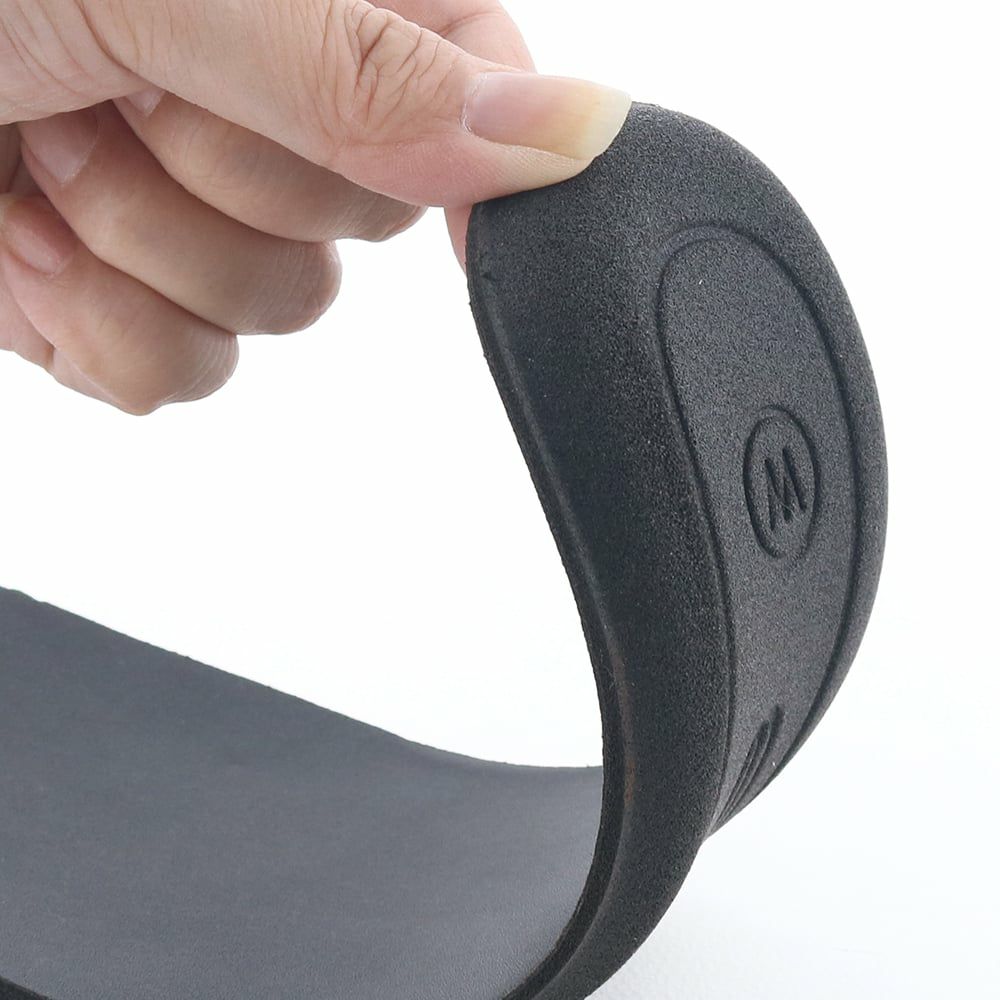 肉厚クッションが足をやさしく受け止めます