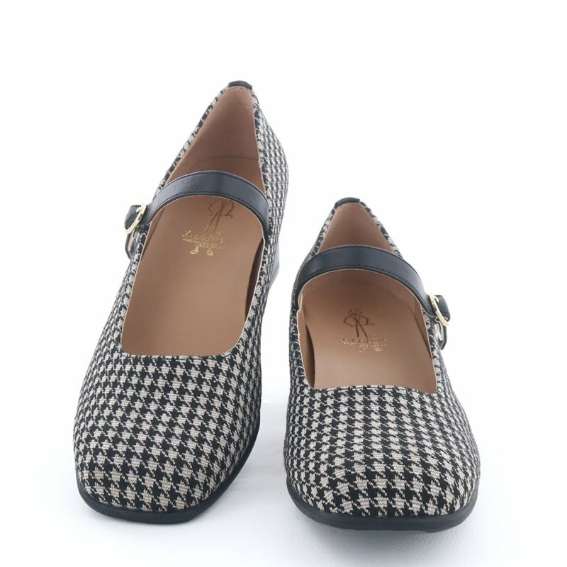 気の抜けないオンタイムにも足にやさしく寄り添ってくれる一足