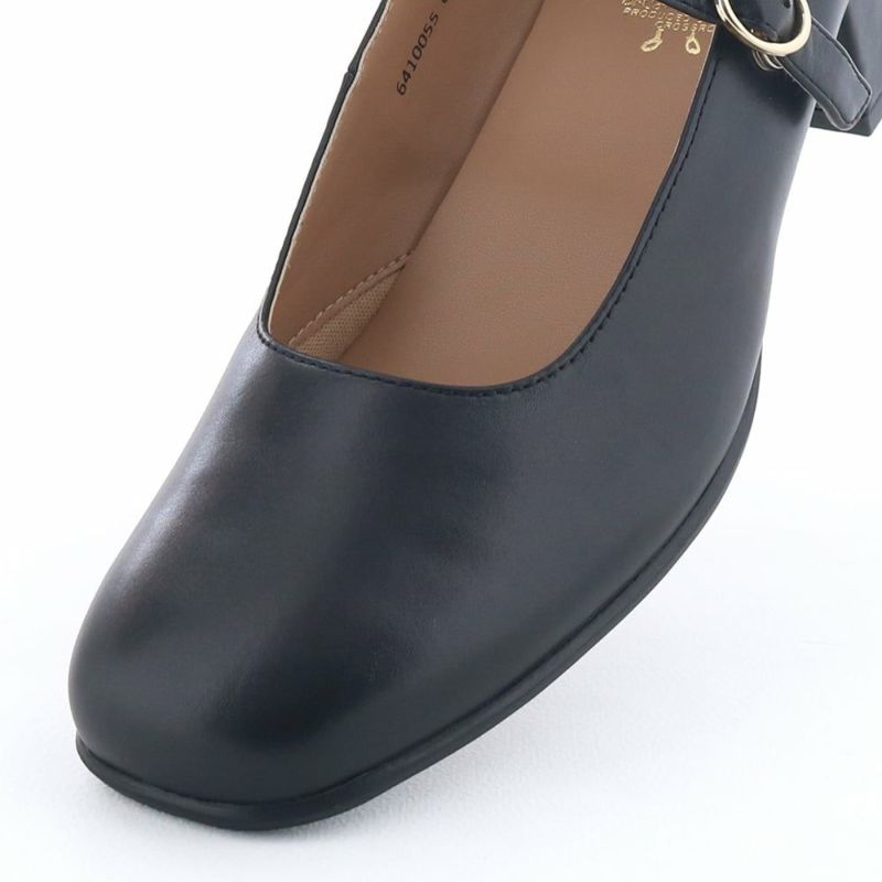 すっきり見えしながらもゆったりした履き心地にこだわりました