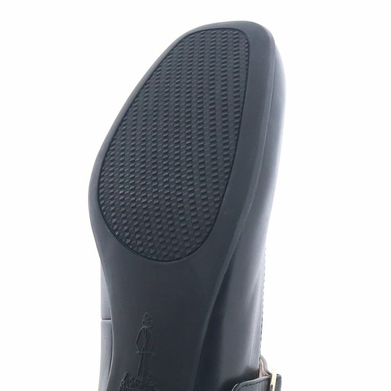 ブランドオリジナルのモールドソールを採用