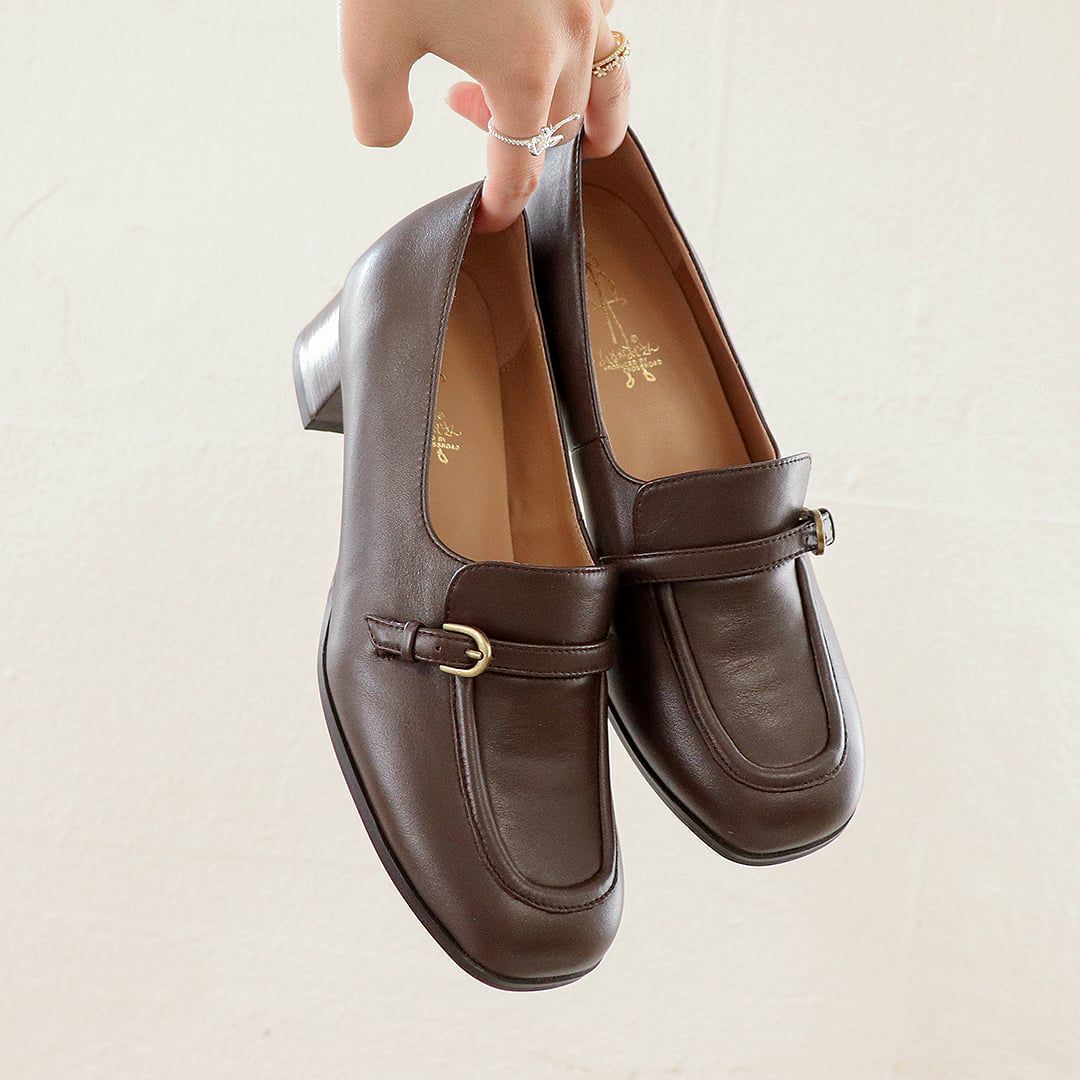 ダークブラウン